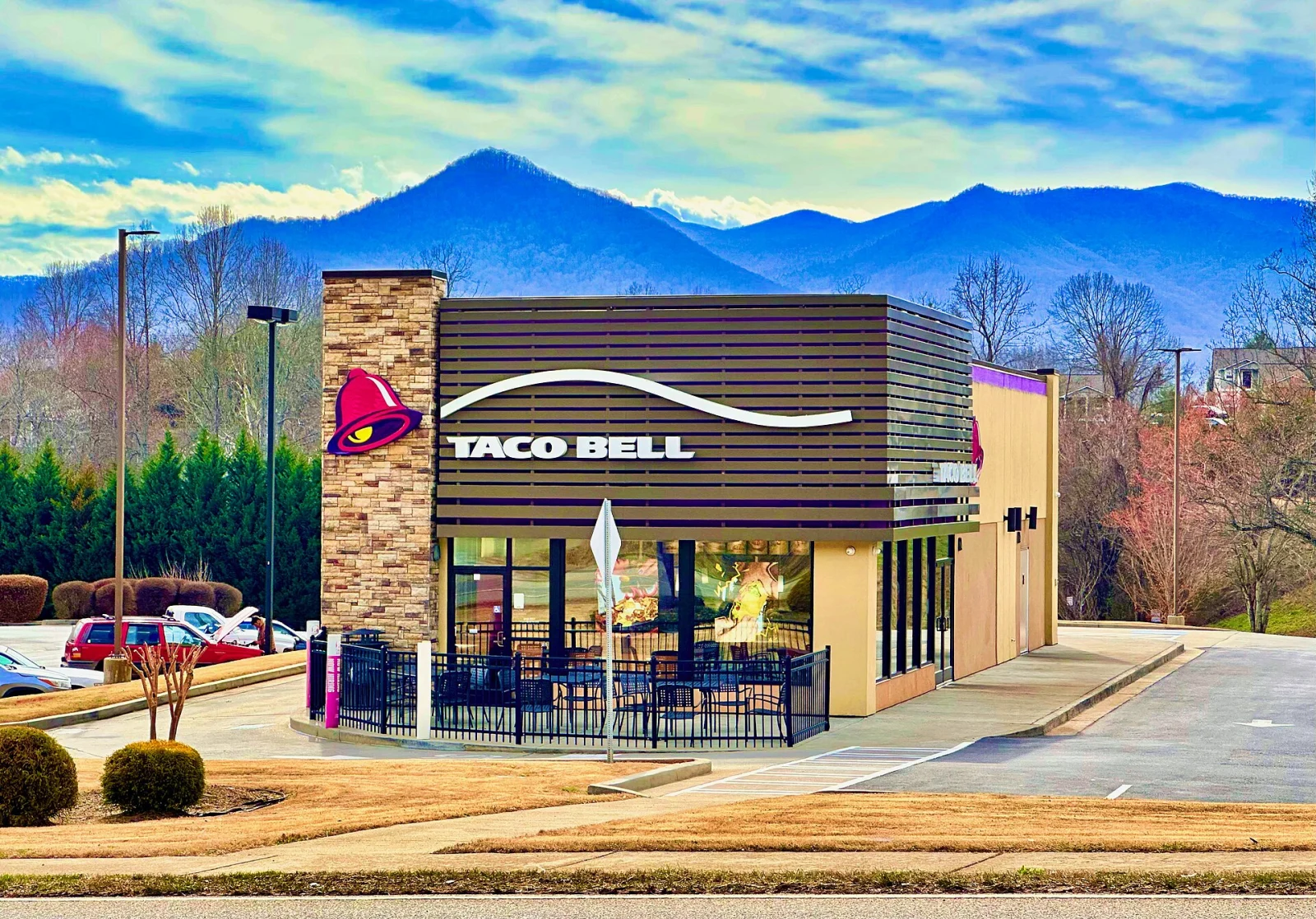 Taco Bell restaurant with exterior signage in Hiawassee, Georgia